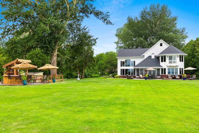 2710 SHOREWOOD DRIVE, Oshkosh, WI 54901