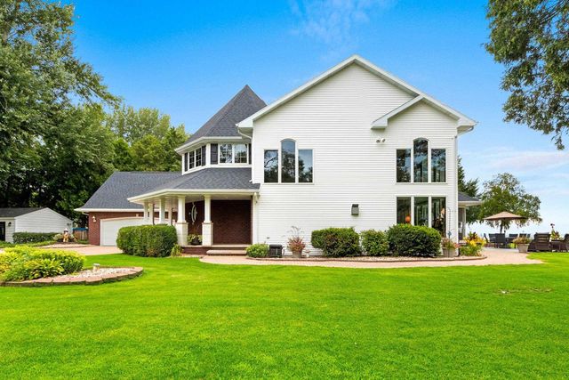 2710 SHOREWOOD DRIVE, Oshkosh, WI 54901