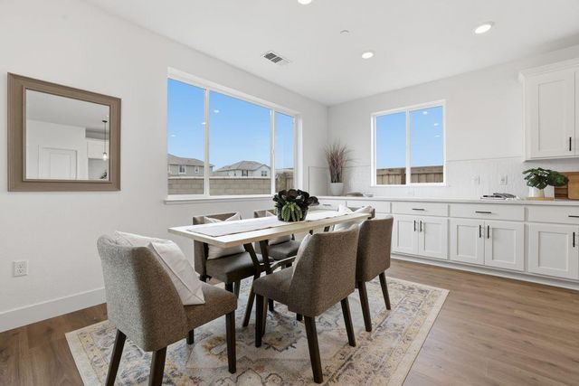10296 Evangaline Way, Elk Grove, CA 95757