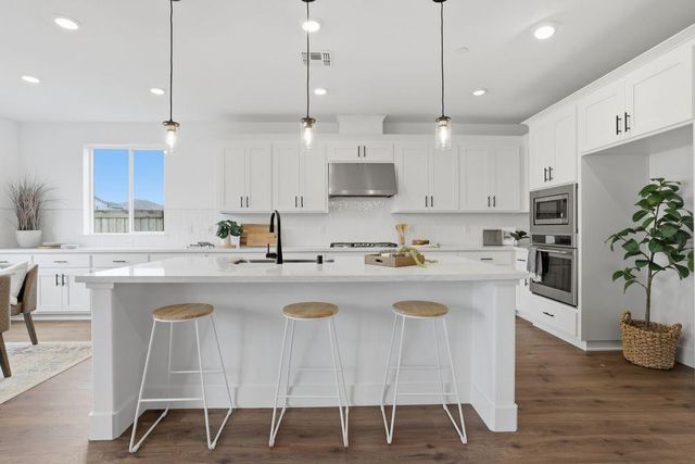 10296 Evangaline Way, Elk Grove, CA 95757