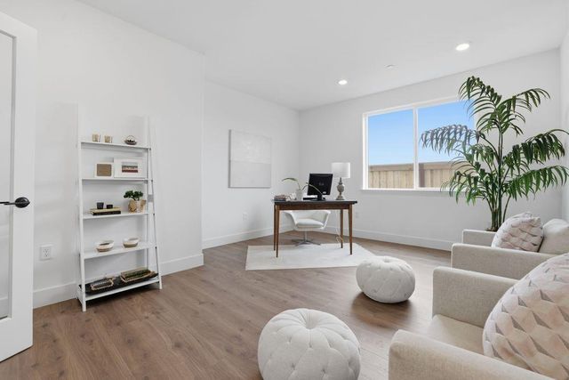 10296 Evangaline Way, Elk Grove, CA 95757
