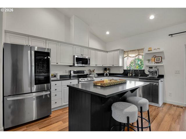 575 Ne CADEN Ct, Estacada, OR 97023