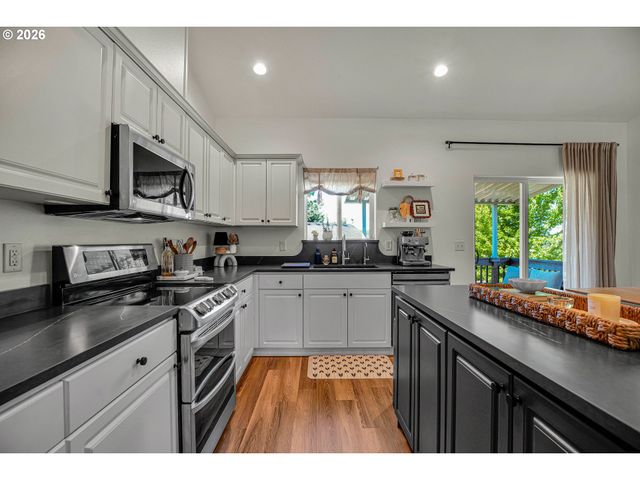 575 Ne CADEN Ct, Estacada, OR 97023