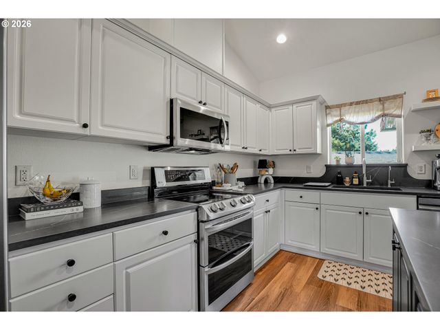 575 Ne CADEN Ct, Estacada, OR 97023