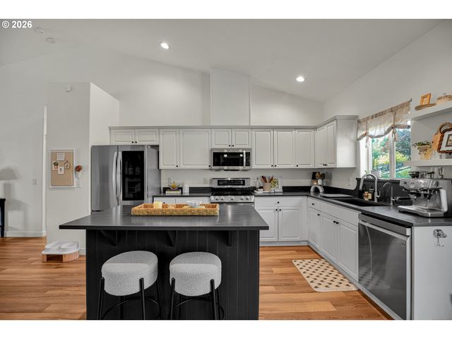 575 Ne CADEN Ct, Estacada, OR 97023