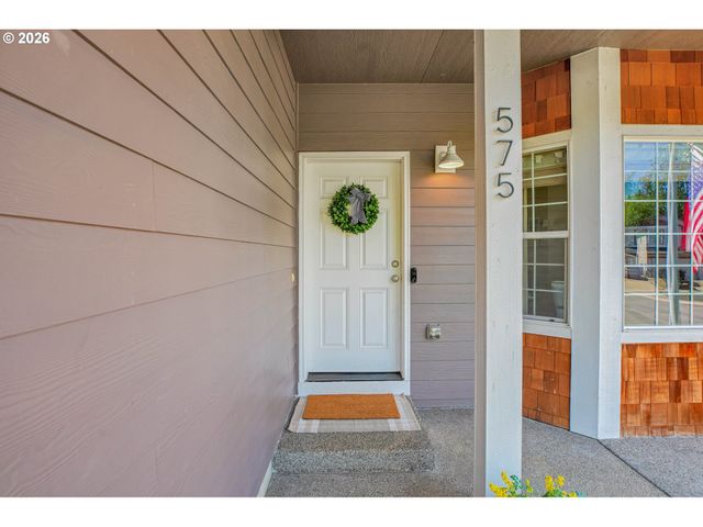 575 Ne CADEN Ct, Estacada, OR 97023
