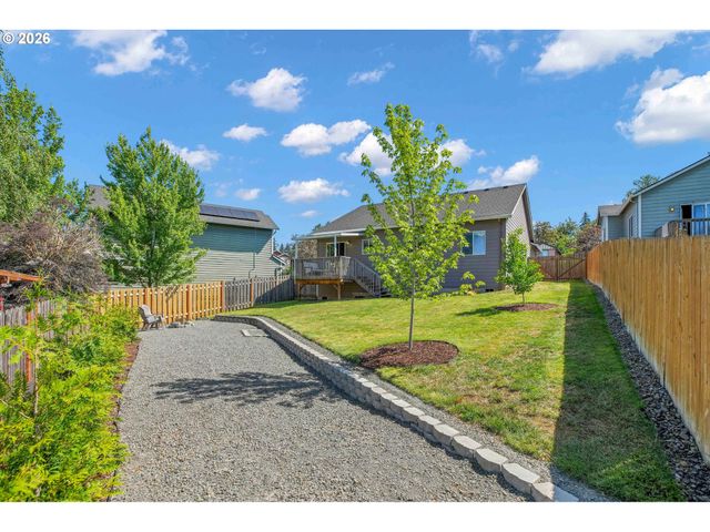 575 Ne CADEN Ct, Estacada, OR 97023