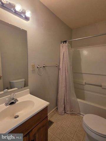 211 7TH AVE, Wilmington, DE 19805