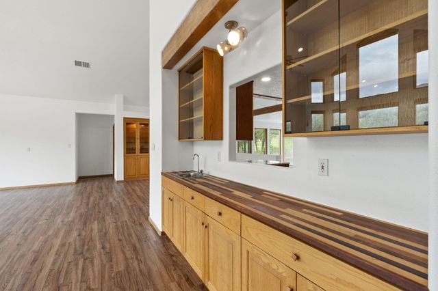 10 HOWLIN WOLF Trail, Tijeras, NM 87059