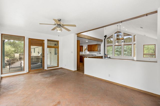 10 HOWLIN WOLF Trail, Tijeras, NM 87059