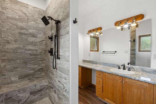 10 HOWLIN WOLF Trail, Tijeras, NM 87059