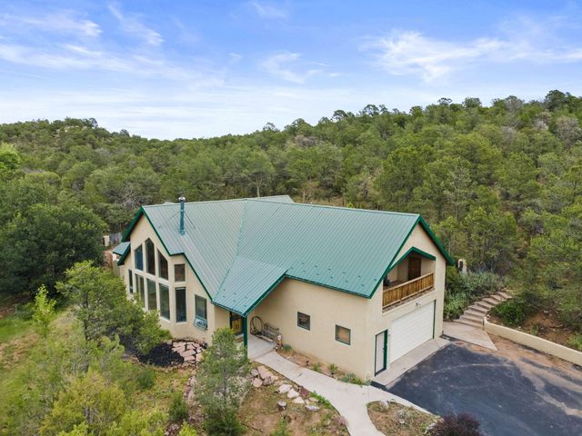 10 HOWLIN WOLF Trail, Tijeras, NM 87059