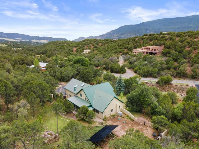 10 HOWLIN WOLF Trail, Tijeras, NM 87059