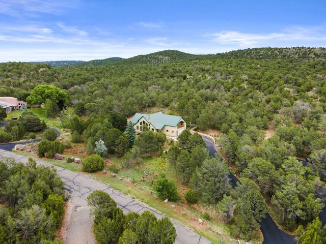10 HOWLIN WOLF Trail, Tijeras, NM 87059