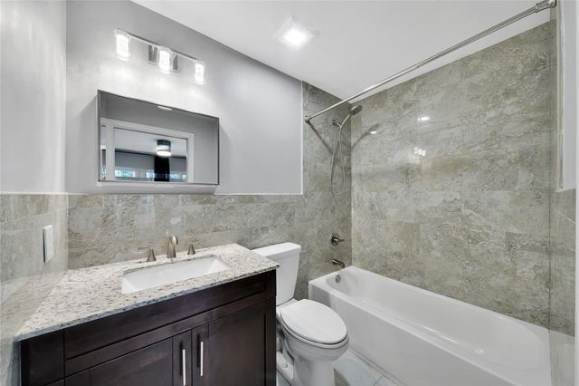 2725 NE 8 AVE 113, Wilton Manors, FL 33334