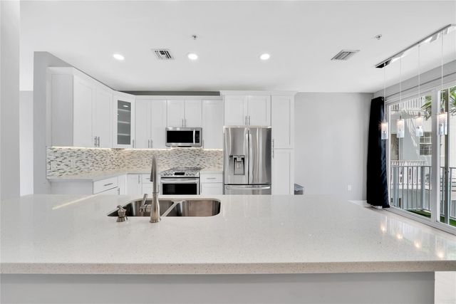 2725 NE 8 AVE 113, Wilton Manors, FL 33334