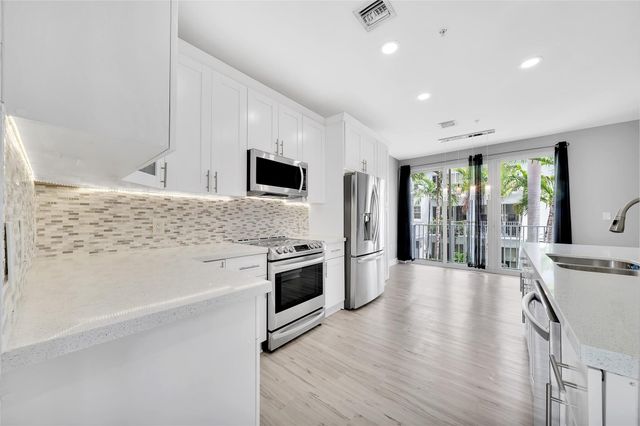 2725 NE 8 AVE 113, Wilton Manors, FL 33334