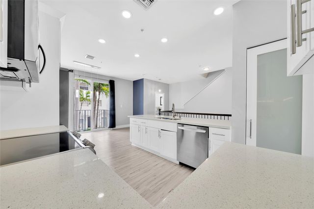 2725 NE 8 AVE 113, Wilton Manors, FL 33334