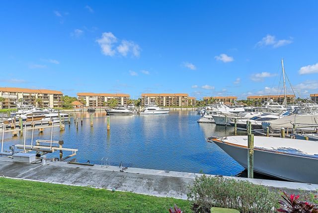 1301 Seafarer Circle 405, Jupiter, FL 33477