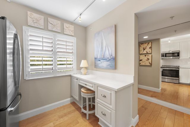 1301 Seafarer Circle 405, Jupiter, FL 33477