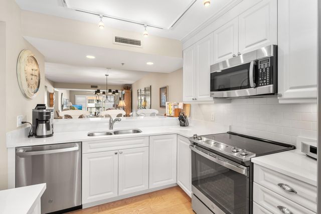 1301 Seafarer Circle 405, Jupiter, FL 33477