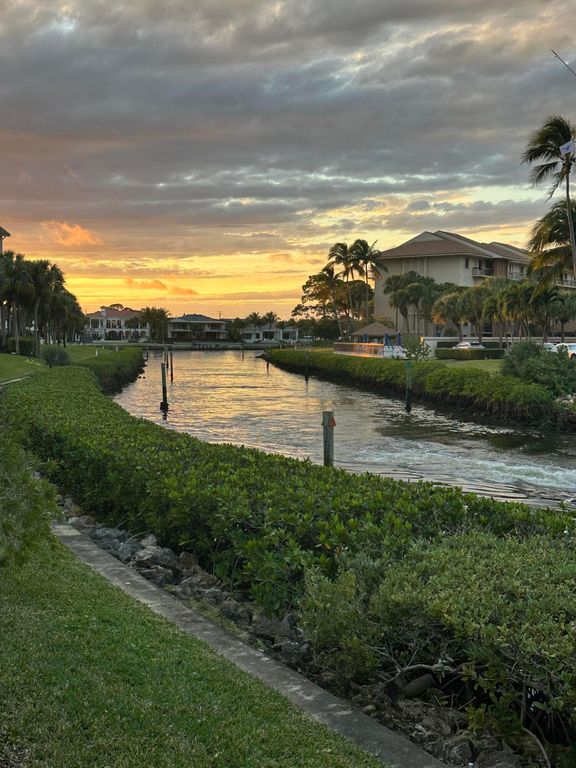 1301 Seafarer Circle 405, Jupiter, FL 33477