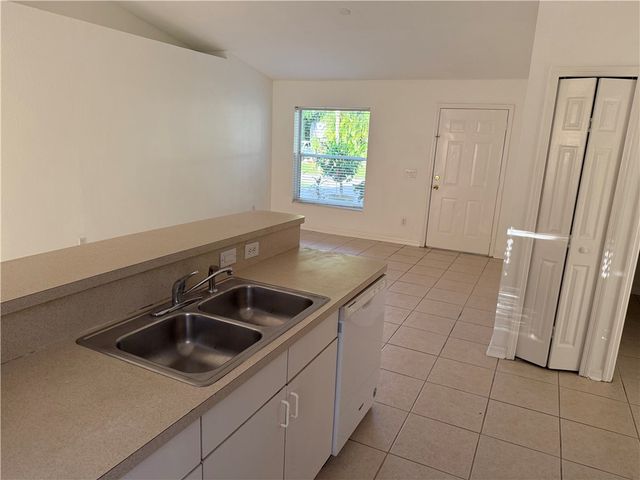 2156 16th Avenue SW, Vero Beach, FL 32962