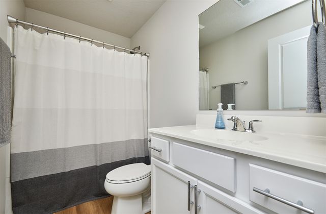 4413 E 44th Street, Des Moines, IA 50317