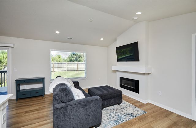 4413 E 44th Street, Des Moines, IA 50317