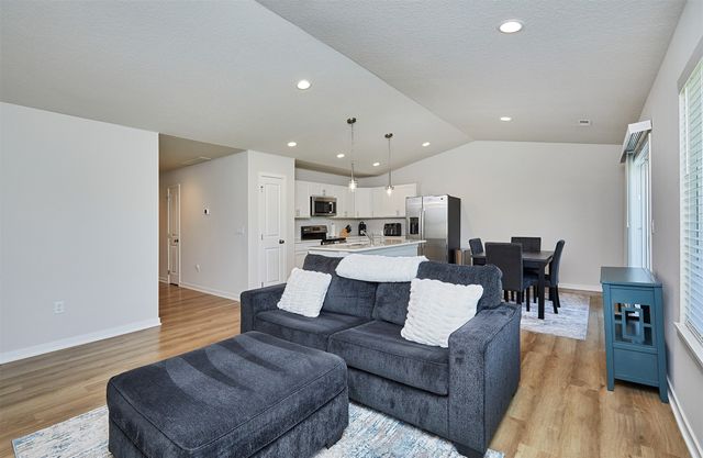 4413 E 44th Street, Des Moines, IA 50317
