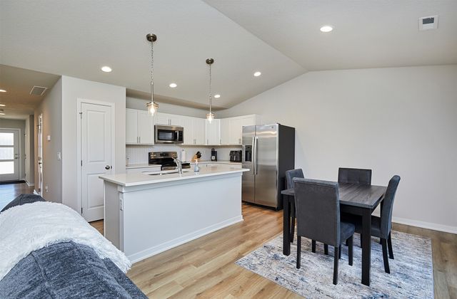 4413 E 44th Street, Des Moines, IA 50317
