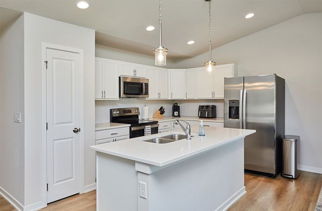 4413 E 44th Street, Des Moines, IA 50317
