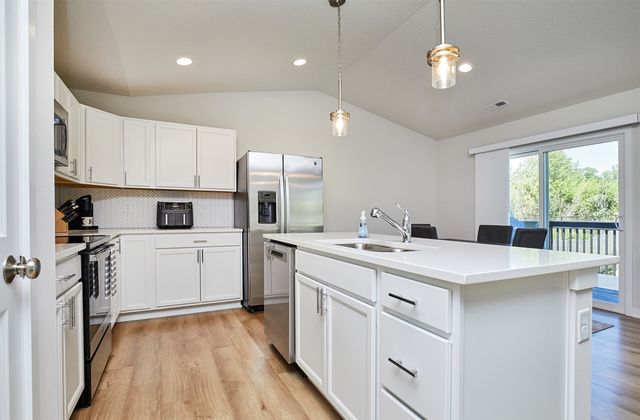 4413 E 44th Street, Des Moines, IA 50317