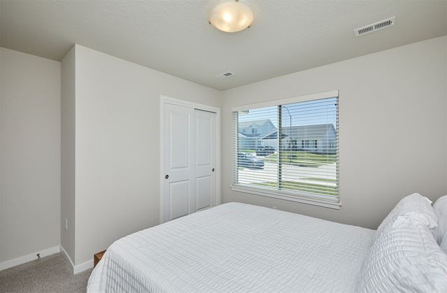 4413 E 44th Street, Des Moines, IA 50317