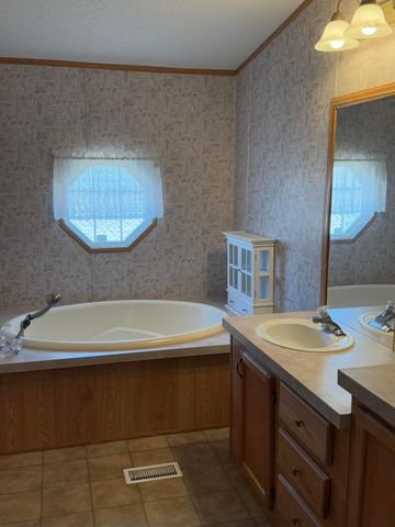 1046 S Farley Street, Pampa, TX 79065