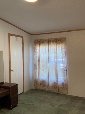 1046 S Farley Street, Pampa, TX 79065