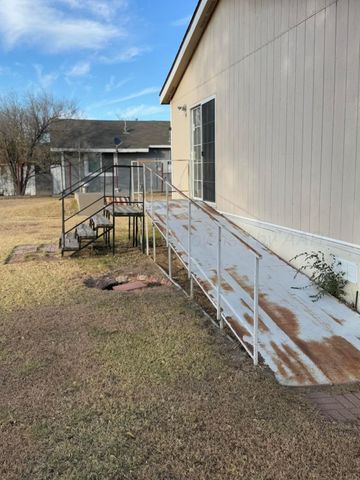 1046 S Farley Street, Pampa, TX 79065