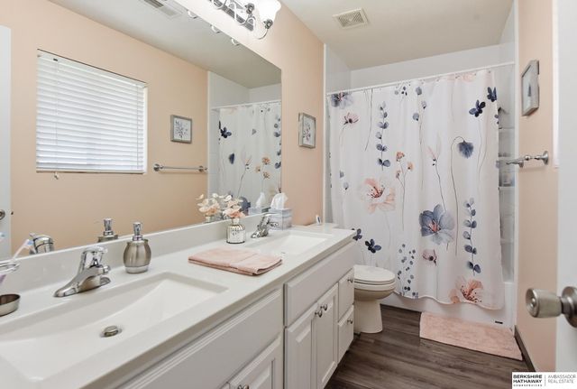5716 S 158th Street, Omaha, NE 68135