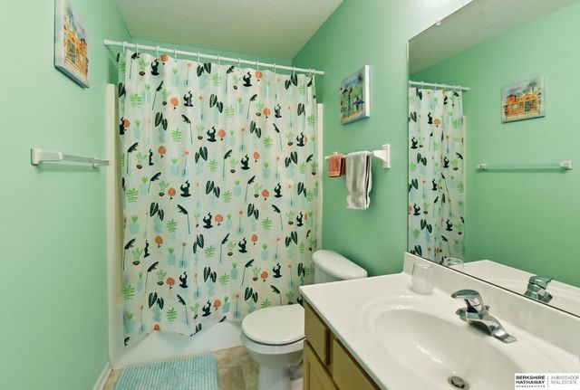 5716 S 158th Street, Omaha, NE 68135