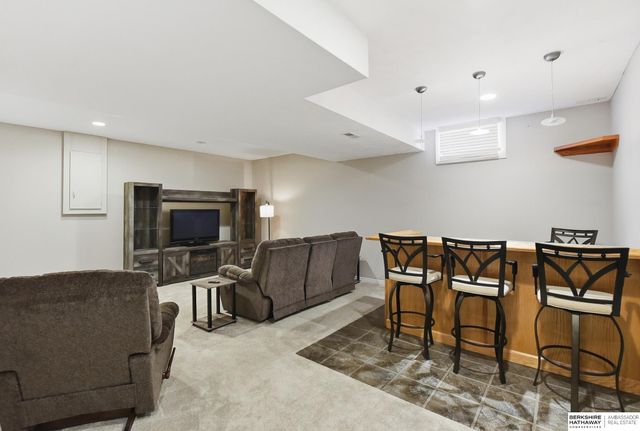 5716 S 158th Street, Omaha, NE 68135