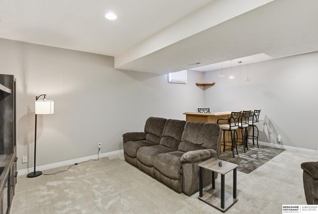 5716 S 158th Street, Omaha, NE 68135