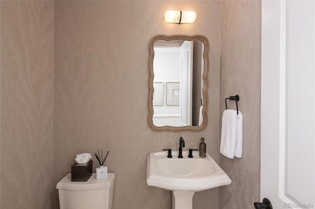 11877 W Yale Place, Lakewood, CO 80228