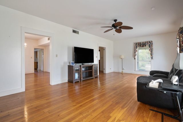 141 S Grace Street, Crockett, TX 75835