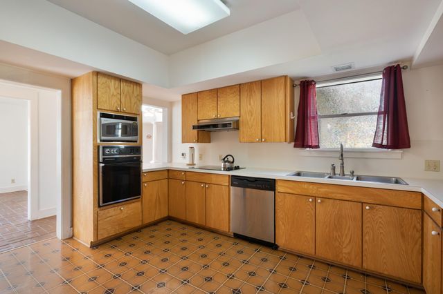 141 S Grace Street, Crockett, TX 75835