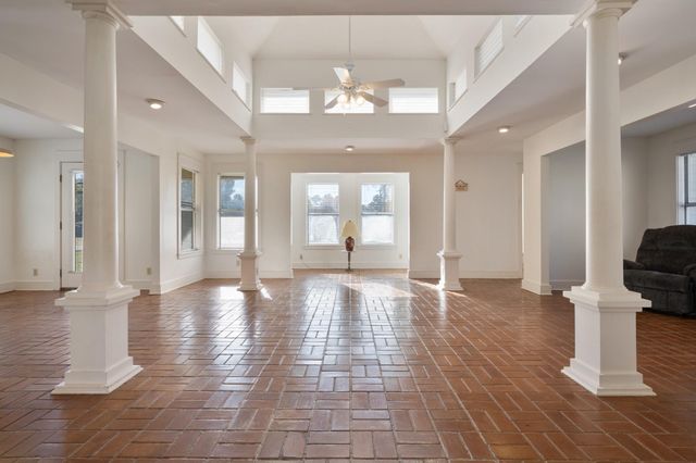 141 S Grace Street, Crockett, TX 75835