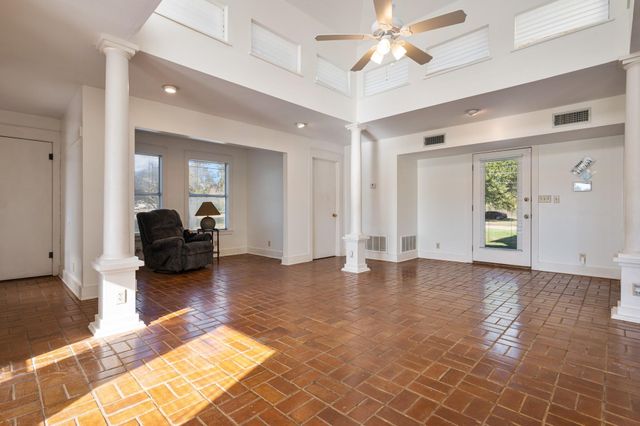 141 S Grace Street, Crockett, TX 75835