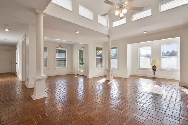 141 S Grace Street, Crockett, TX 75835
