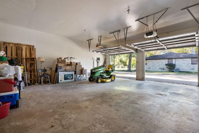 141 S Grace Street, Crockett, TX 75835