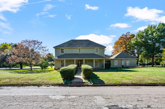 141 S Grace Street, Crockett, TX 75835