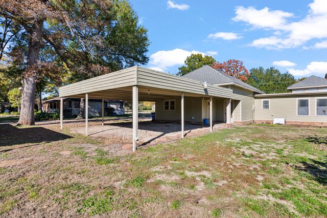 141 S Grace Street, Crockett, TX 75835